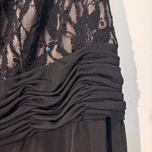 DressBarn Collection Elegant Black Lace Evening Dress - Picture 6 of 14